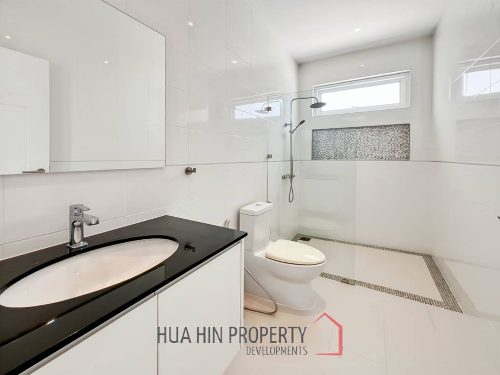 Exclusive 4 Bedroom Villa with Private Pool in Falcon Hill Hua Hin