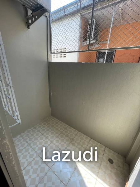 2 Bedrooms Townhouse For Sale in Fah Thai Project