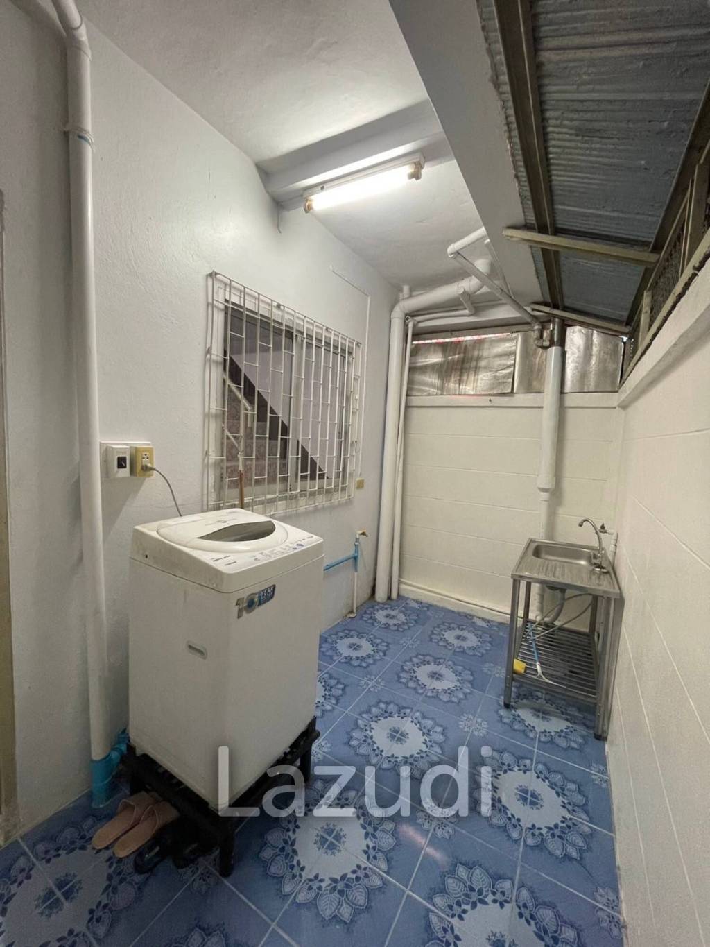 2 Bedrooms Townhouse For Sale in Fah Thai Project