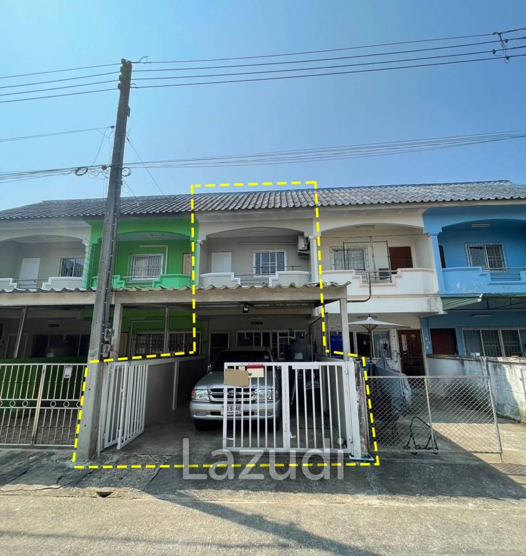 2 Bedrooms Townhouse For Sale in Fah Thai Project