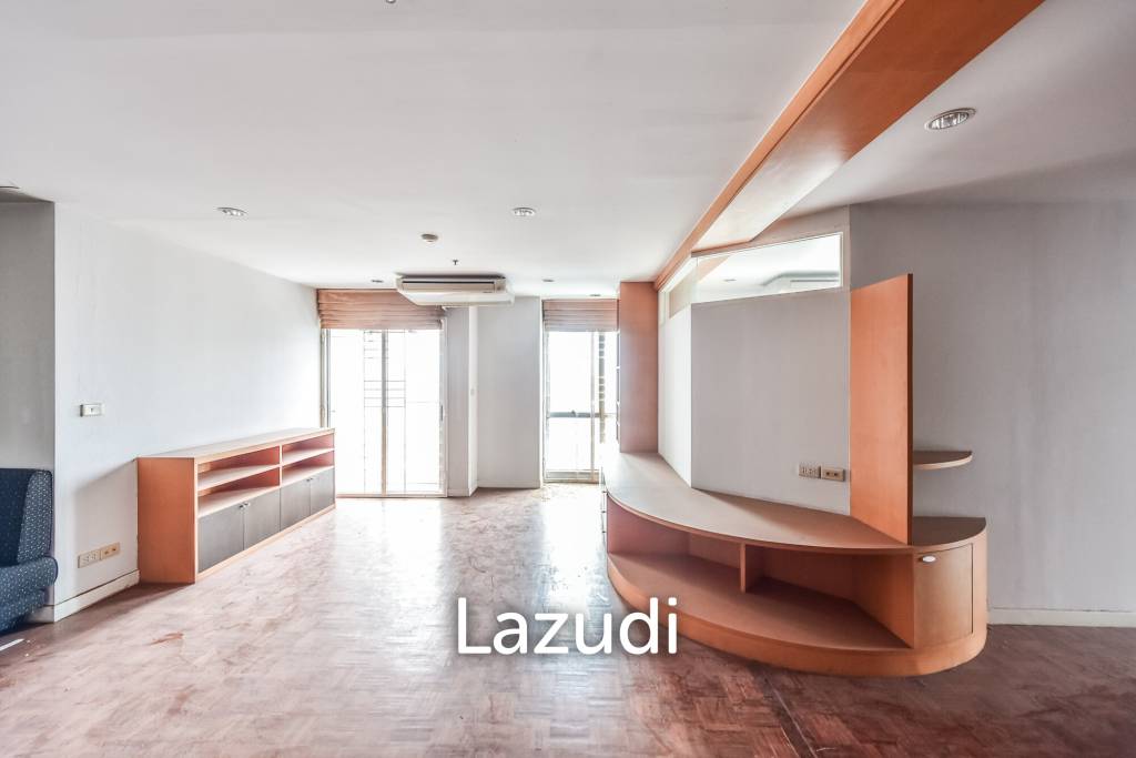 3 Bedroom 2 Bathroom 114 SQ.M Silom Suite