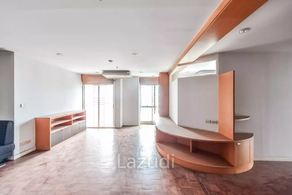 3 Bedroom 2 Bathroom 114 SQ.M Silom Suite