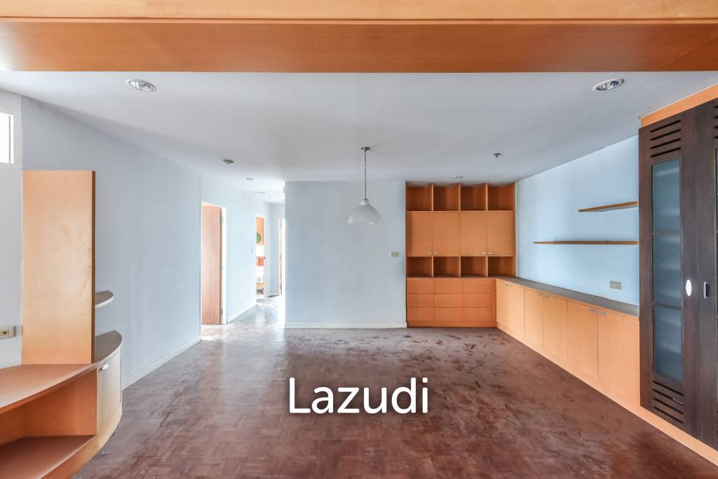 3 Bedroom 2 Bathroom 114 SQ.M Silom Suite