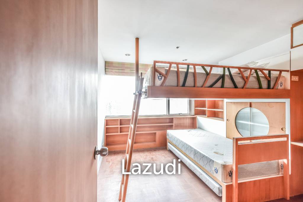 3 Bedroom 2 Bathroom 114 SQ.M Silom Suite