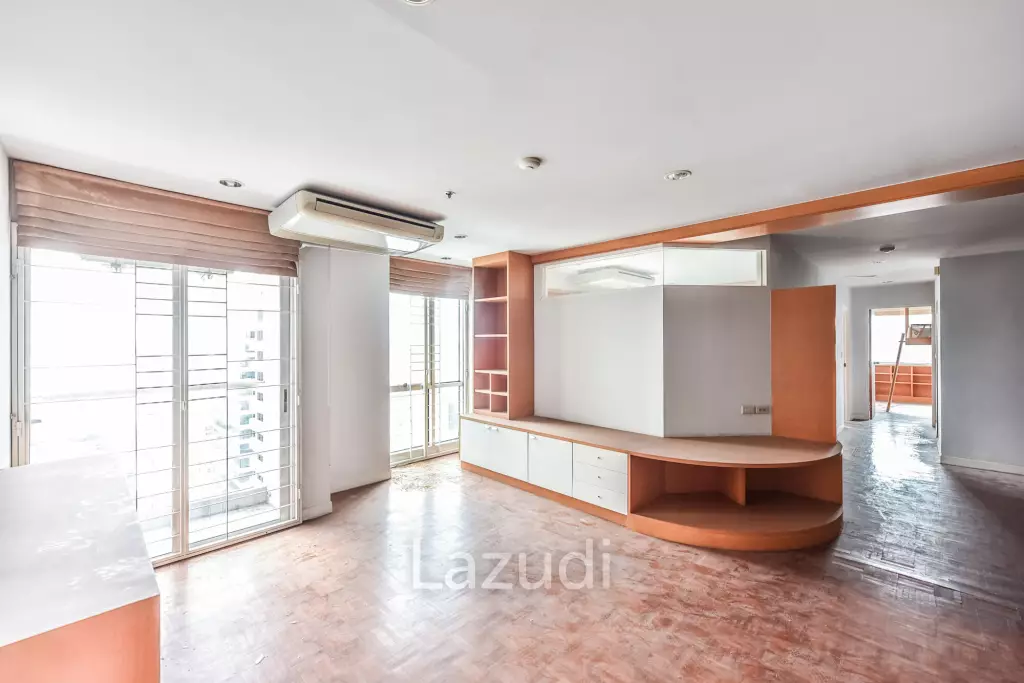 3 Bedroom 2 Bathroom 114 SQ.M Silom Suite