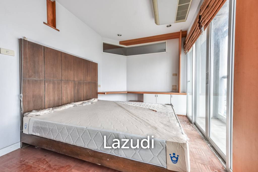 3 Bedroom 2 Bathroom 114 SQ.M Silom Suite