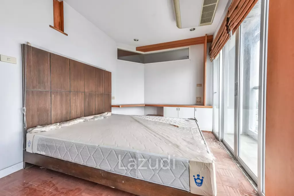 3 Bedroom 2 Bathroom 114 SQ.M Silom Suite