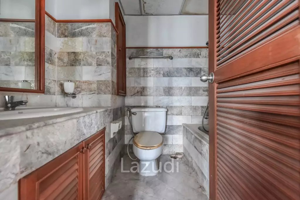 3 Bedroom 2 Bathroom 114 SQ.M Silom Suite