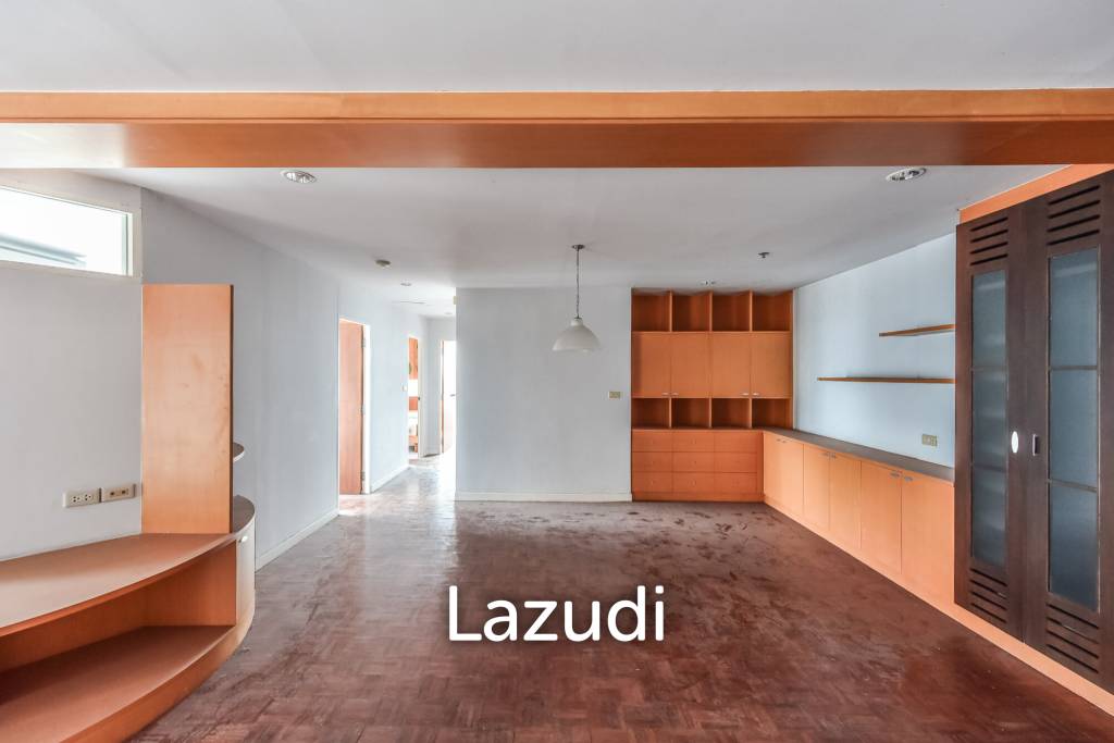 3 Bedroom 2 Bathroom 114 SQ.M Silom Suite