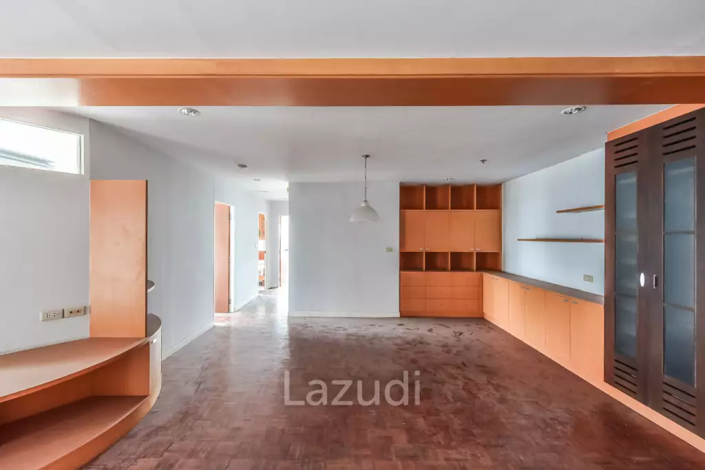 3 Bedroom 2 Bathroom 114 SQ.M Silom Suite