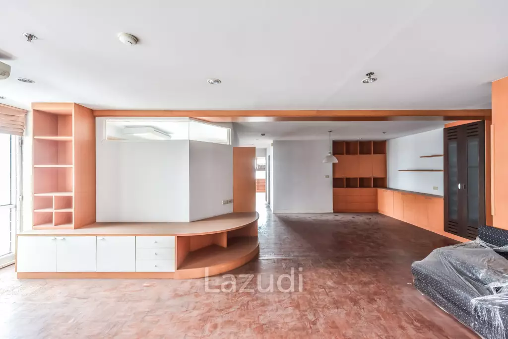 3 Bedroom 2 Bathroom 114 SQ.M Silom Suite