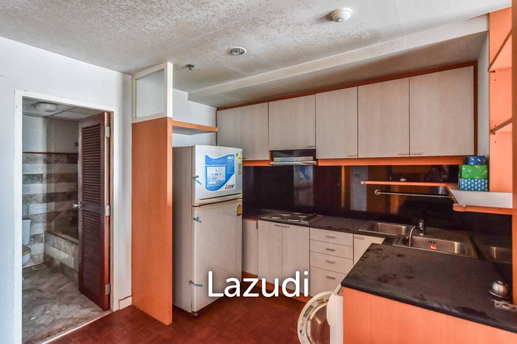 3 Bedroom 2 Bathroom 114 SQ.M Silom Suite