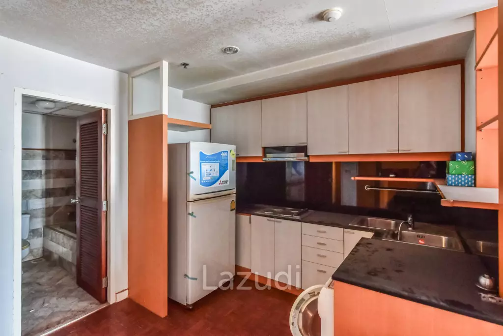 3 Bedroom 2 Bathroom 114 SQ.M Silom Suite