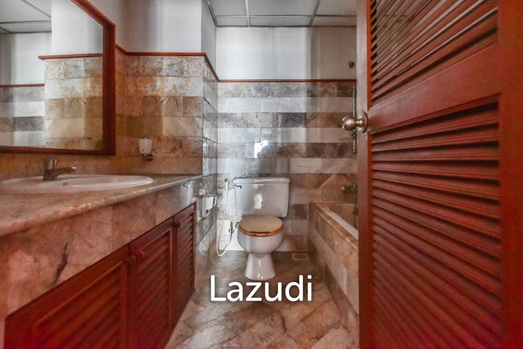 3 Bedroom 2 Bathroom 114 SQ.M Silom Suite