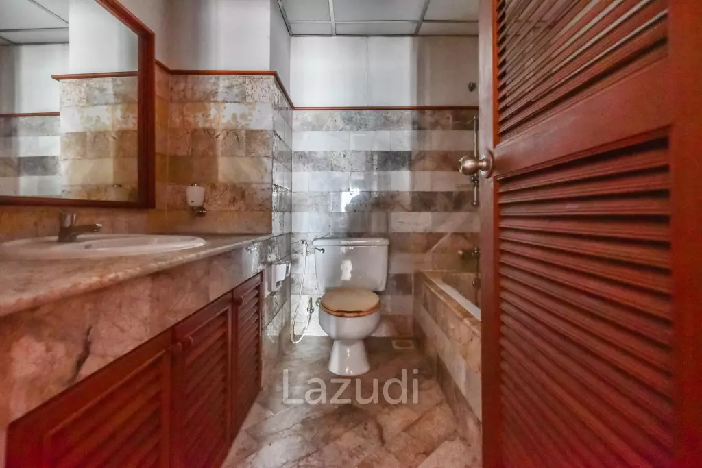 3 Bedroom 2 Bathroom 114 SQ.M Silom Suite