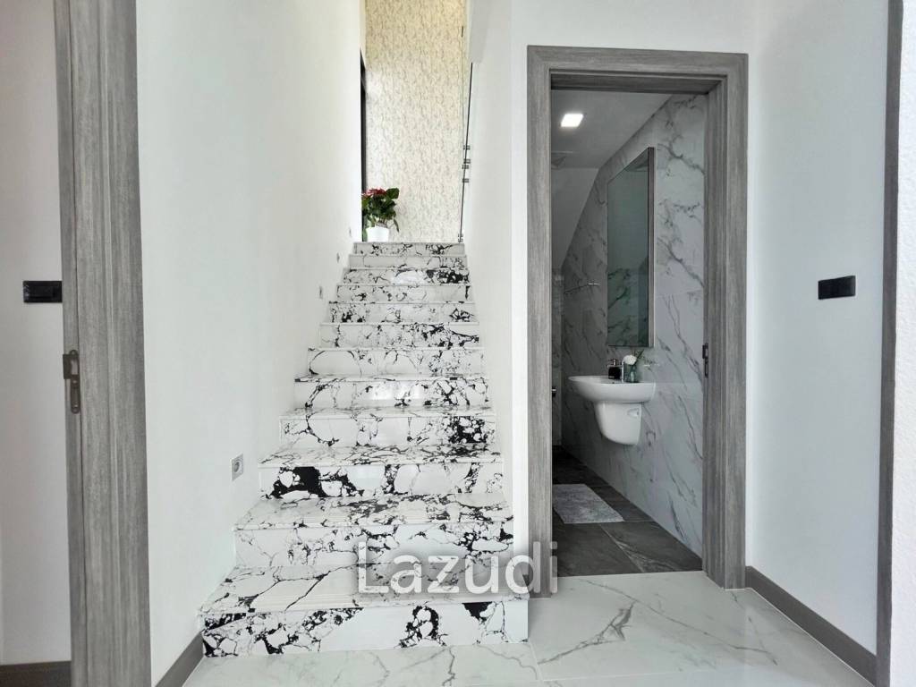 Luxurious 4-Bedroom 407.9 SQ.M Villa in Layan Chak Nok