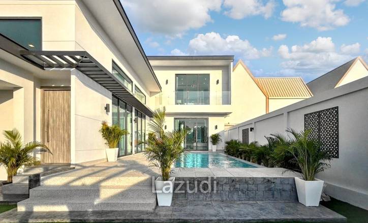 Luxurious 3-Bedroom 299.25 SQ.M Villa in Layan Chak Nok