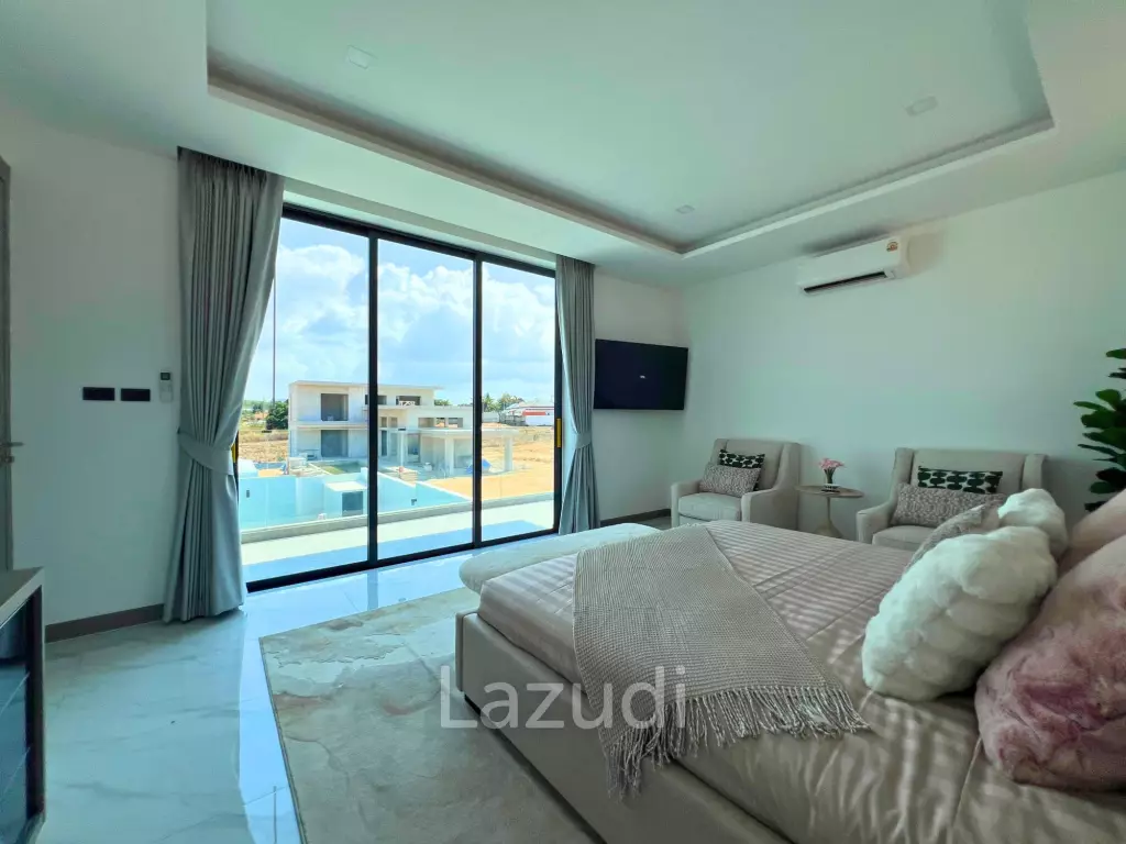 Luxurious 4-Bedroom 407.9 SQ.M Villa in Layan Chak Nok