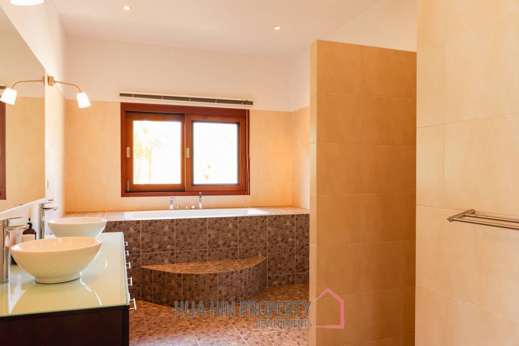 SMART HOUSE RESORT : 5 bed pool villa