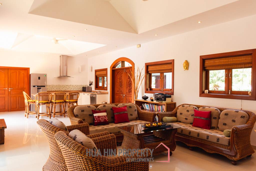 SMART HOUSE RESORT : 5 bed pool villa