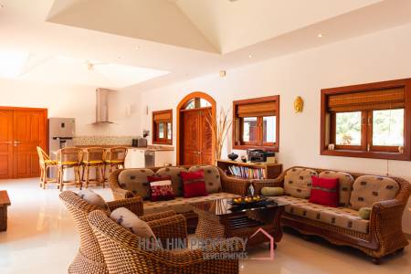 SMART HOUSE RESORT : 5 bed pool villa