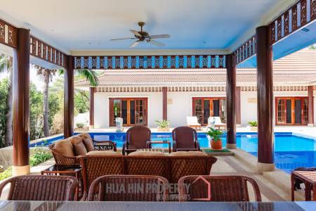 SMART HOUSE RESORT : 5 bed pool villa