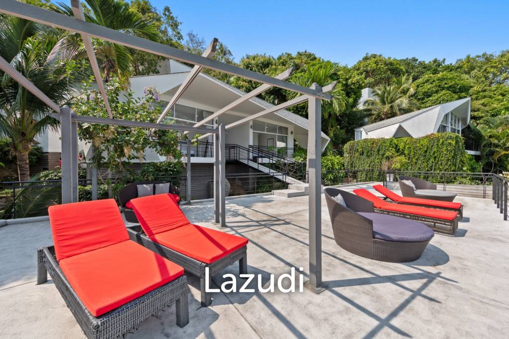 An Exquisite 11-Bedroom Hillside Villa with Ocean Views