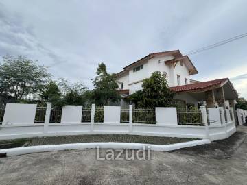 4 Beds 3 Baths 215 SQ.M. Baan Fah Rim Haan
