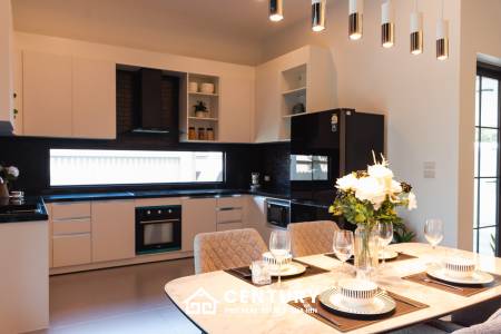 466 ตร.ม 3 เตียง 3 อาบน้ำ วิลล่า For ขาย