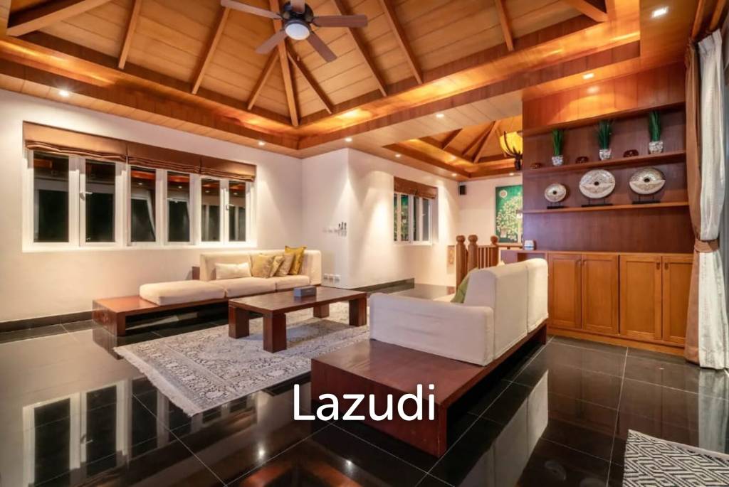 Hillside 5-Bedroom Pool Villa with Chalong Bay View