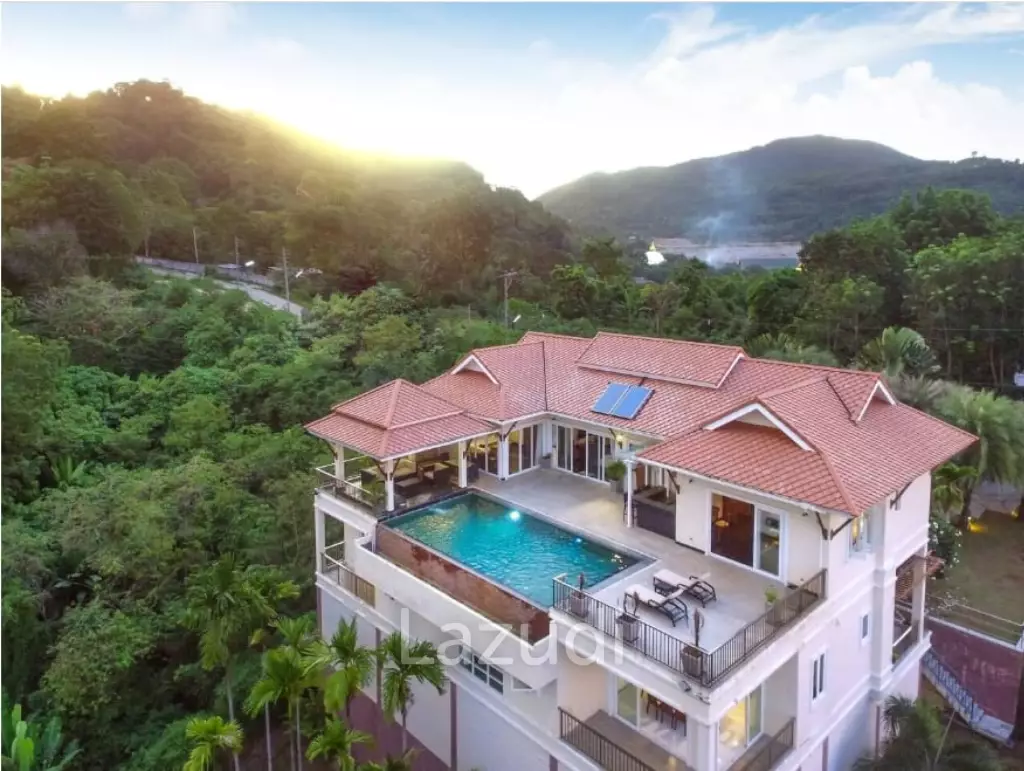 Hillside 5-Bedroom Pool Villa with Chalong Bay View