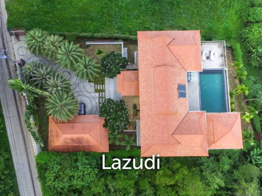 Hillside 5-Bedroom Pool Villa with Chalong Bay View