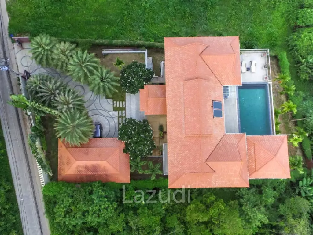 Hillside 5-Bedroom Pool Villa with Chalong Bay View