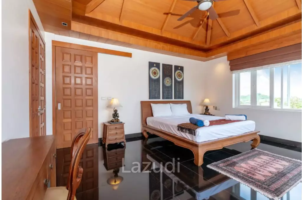 Hillside 5-Bedroom Pool Villa with Chalong Bay View
