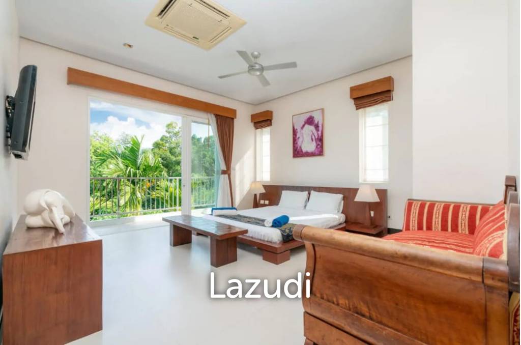 Hillside 5-Bedroom Pool Villa with Chalong Bay View