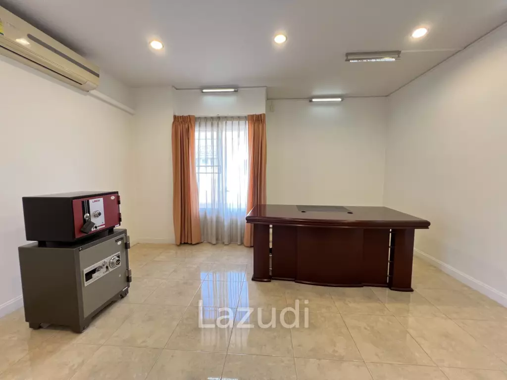 4 Bedrooms Spacious Well Maintained House for Sale