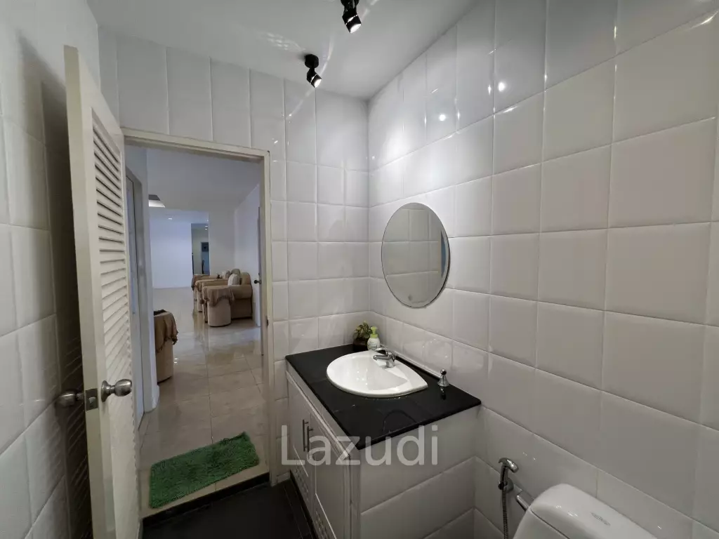 4 Bedrooms Spacious Well Maintained House for Sale