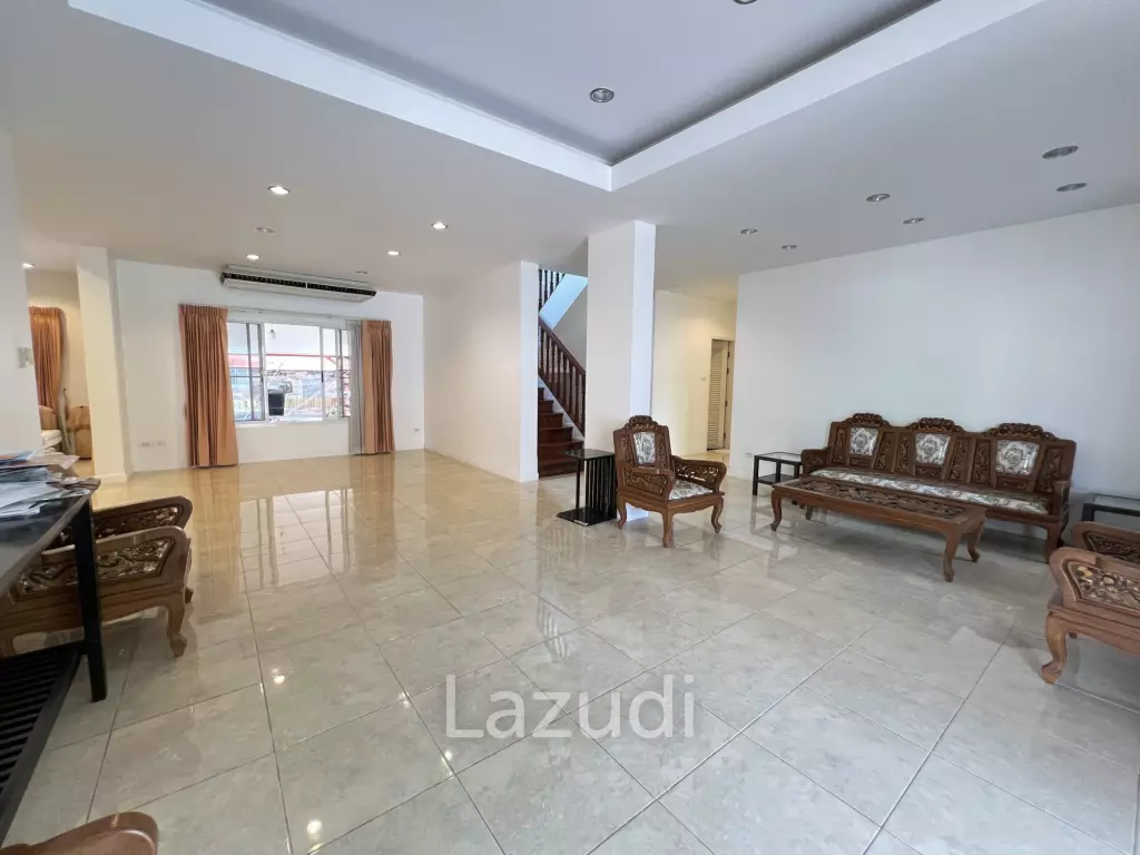 4 Bedrooms Spacious Well Maintained House for Sale