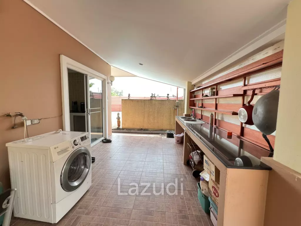 4 Bedrooms Spacious Well Maintained House for Sale