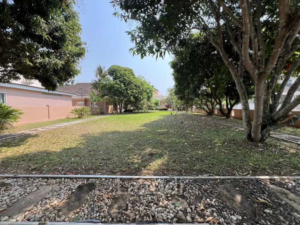4 Bedrooms Spacious Well Maintained House for Sale