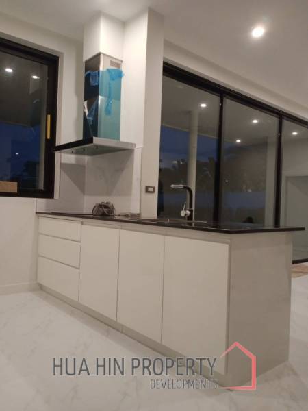LA LUA RESORT : 4 bed 2 storey modern villa with great view
