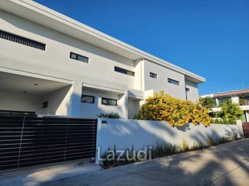 LA LUA RESORT : 4 bed 2 storey modern villa with great view