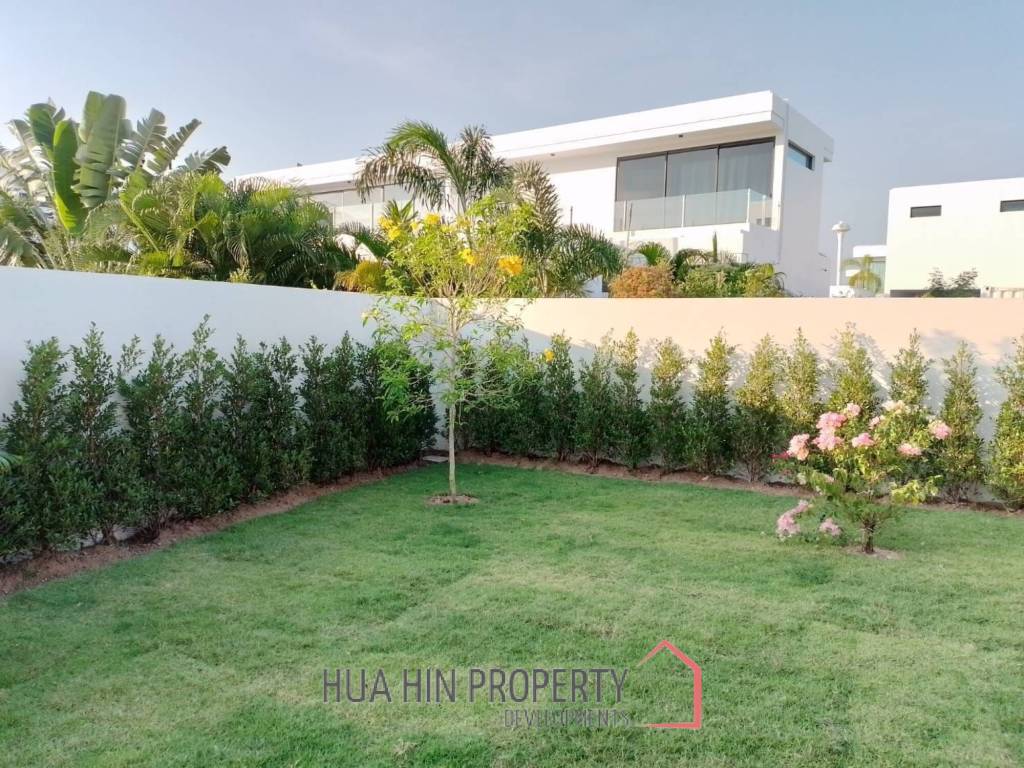 LA LUA RESORT : 4 bed 2 storey modern villa with great view
