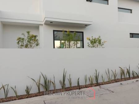 LA LUA RESORT : 4 bed 2 storey modern villa with great view