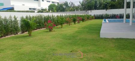 LA LUA RESORT : 4 bed 2 storey modern villa with great view
