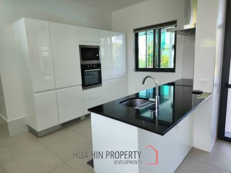 LA LUA RESORT : 4 bed 2 storey modern villa with great view