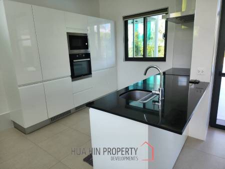 LA LUA RESORT : 4 bed 2 storey modern villa with great view