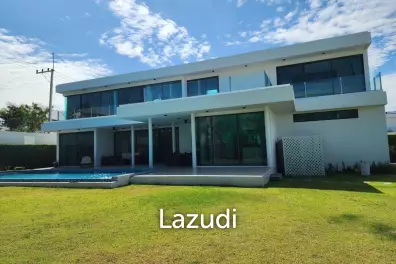 LA LUA RESORT : 4 bed 2 storey modern villa with great view