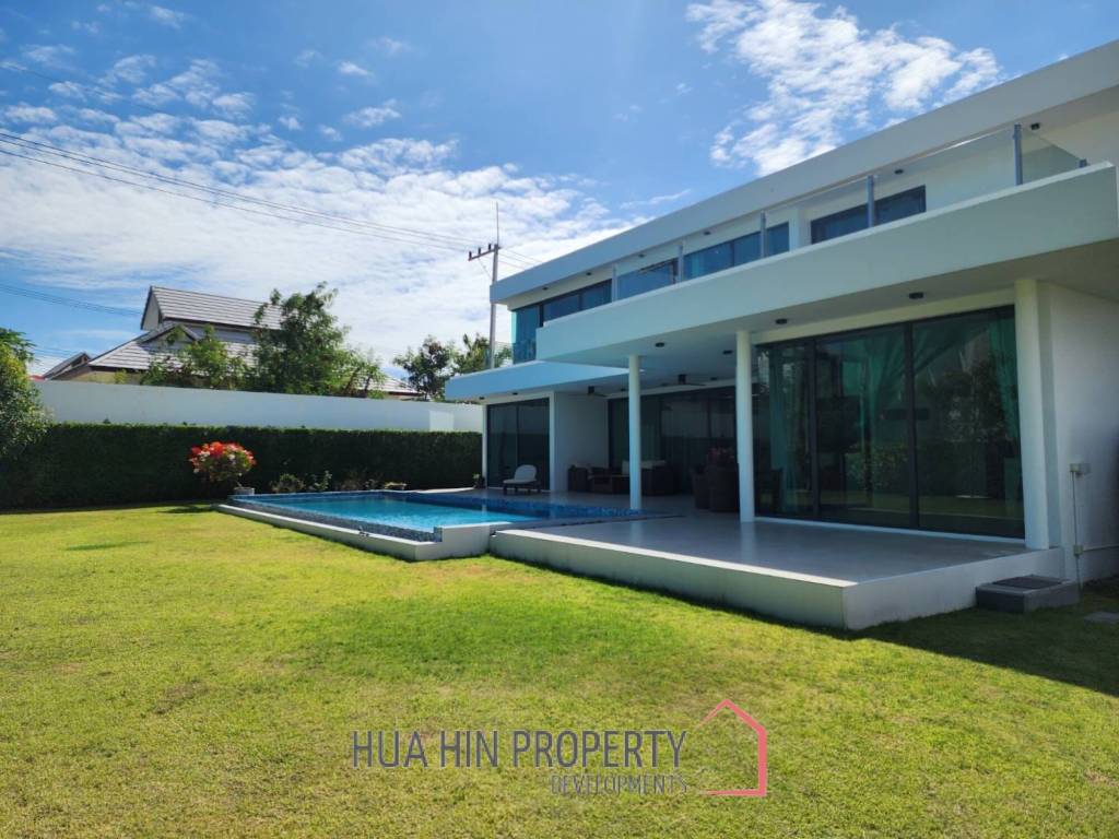 LA LUA RESORT : 4 bed 2 storey modern villa with great view