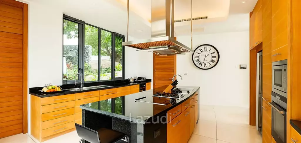 Luxury 5-Bed Villa with Panoramic Sunset Ocean Views